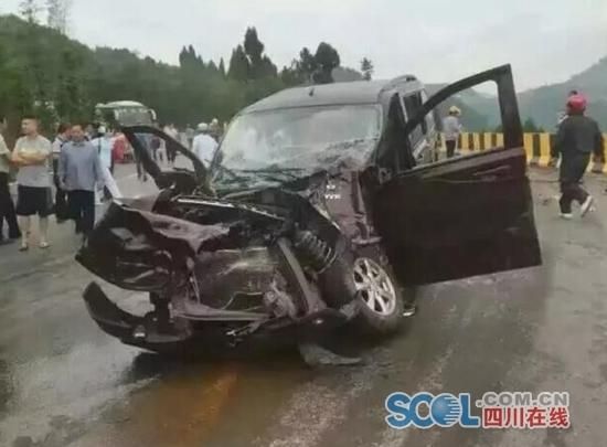 車輛失控沖進(jìn)學(xué)校引發(fā)火災(zāi)，造成一死八傷重大事故