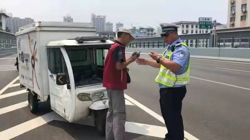 遭貨車碾壓男孩的生命奇跡，醫(yī)生的救贖與生命的希望